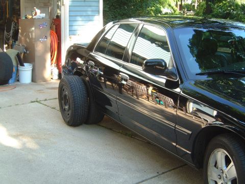 2003 Ford Crown Victoria photo