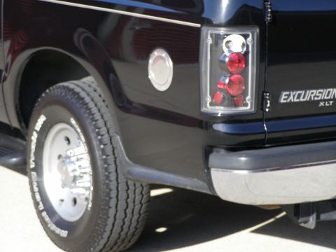 2000 Ford Excursion photo