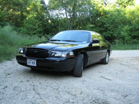 2003 Ford Crown Victoria photo