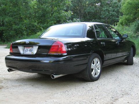 2003 Ford Crown Victoria photo