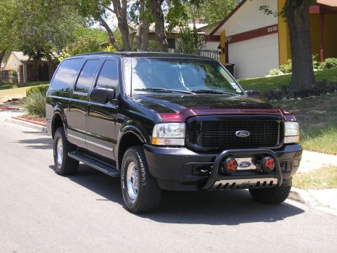 2003 Ford Excursion photo