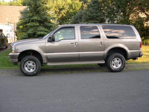 2002 Ford Excursion photo