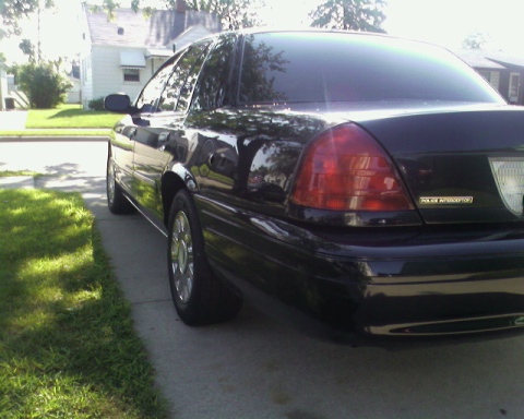 2004 Ford Crown Victoria photo