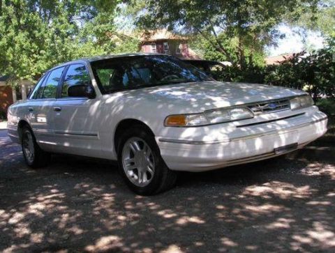 1996 Ford Crown Victoria photo