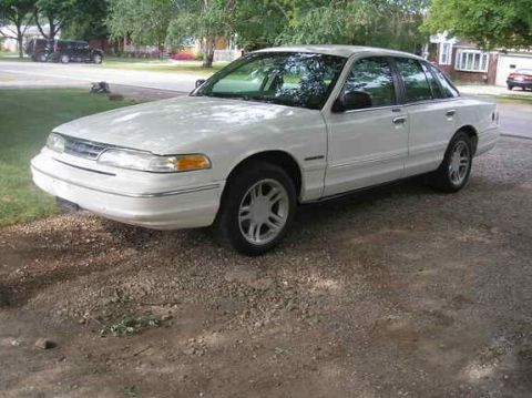 1996 Ford Crown Victoria photo