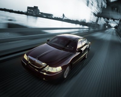 2004 Lincoln Town Car photo