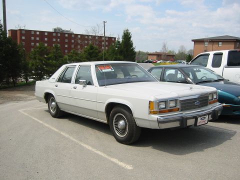 1989 Ford LTD Crown Victoria photo