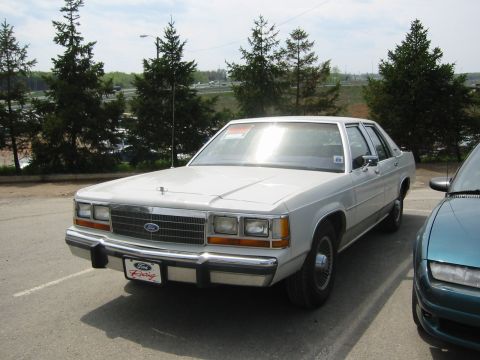 1989 Ford LTD Crown Victoria photo