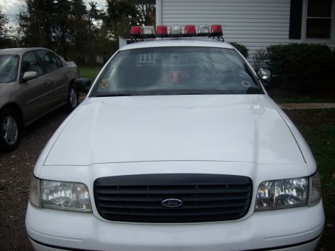 2000 Ford Crown Victoria photo