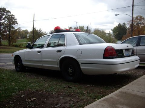 2000 Ford Crown Victoria photo