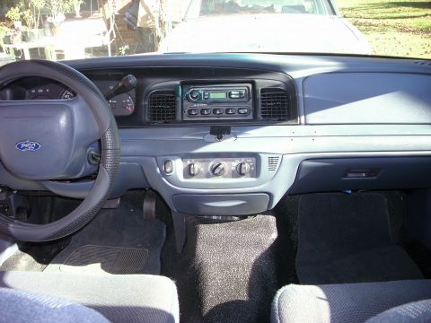 2001 Ford Crown Victoria photo