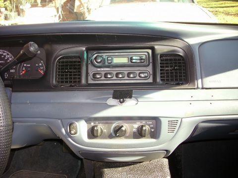 2001 Ford Crown Victoria photo