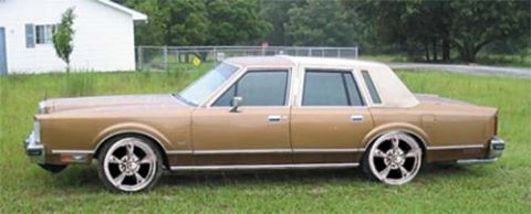 1984 Lincoln Town Car photo