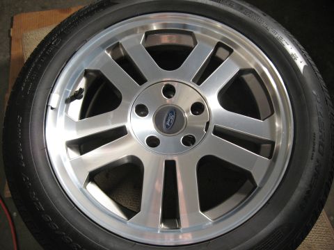 2004 Ford Crown Victoria photo