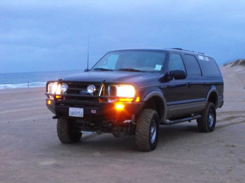 2001 Ford Excursion photo