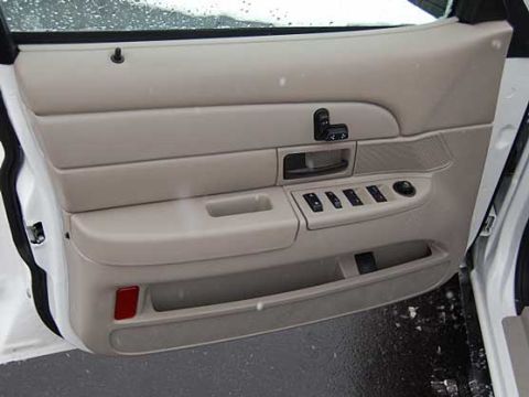2003 Ford Crown Victoria photo