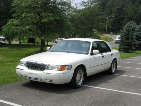1998 Ford Crown Victoria photo
