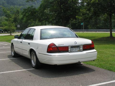 1998 Ford Crown Victoria photo
