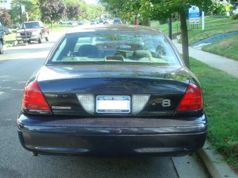 2001 Ford Crown Victoria photo