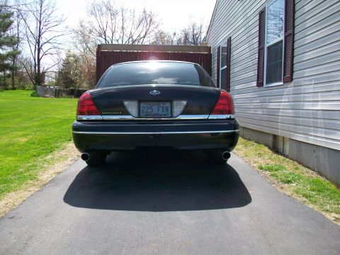 2003 Ford Crown Victoria photo