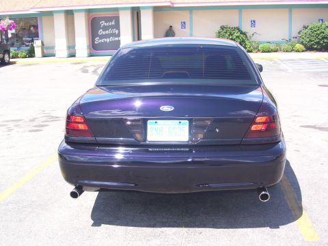 2003 Ford Crown Victoria photo