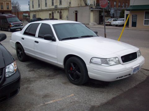 2003 Ford Crown Victoria photo