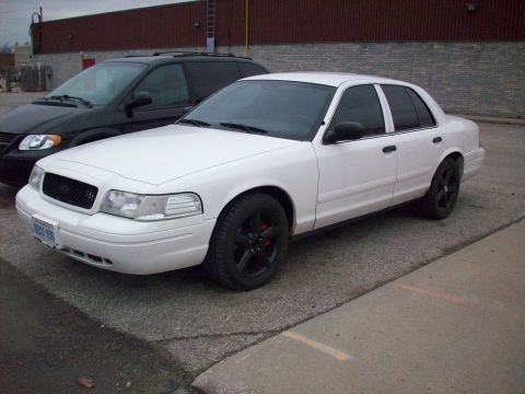 2003 Ford Crown Victoria photo