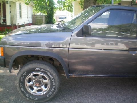 1993 Nissan Pathfinder photo