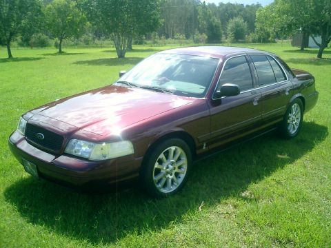 2004 Ford Crown Victoria photo