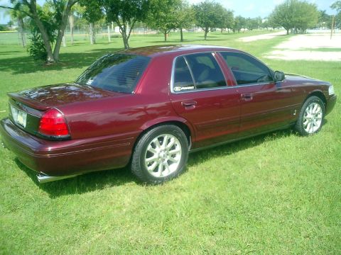 2004 Ford Crown Victoria photo