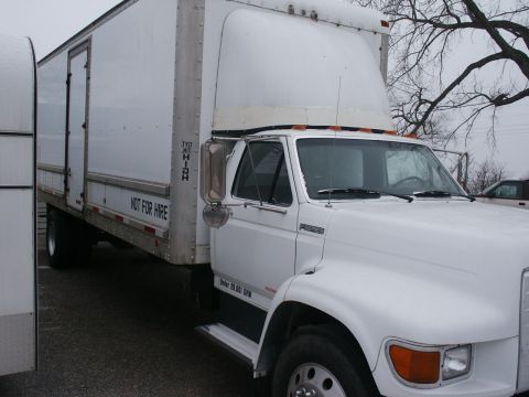1999 Ford F-800 photo