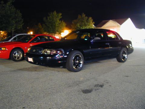 2003 Ford Crown Victoria photo