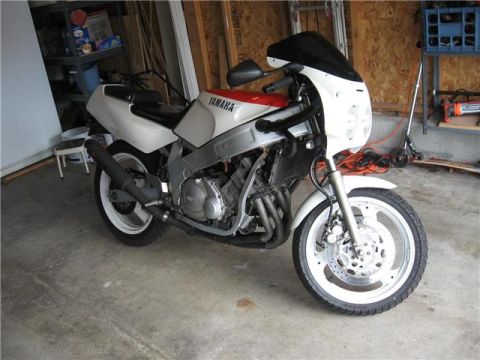 1990 Yamaha FZR600 photo