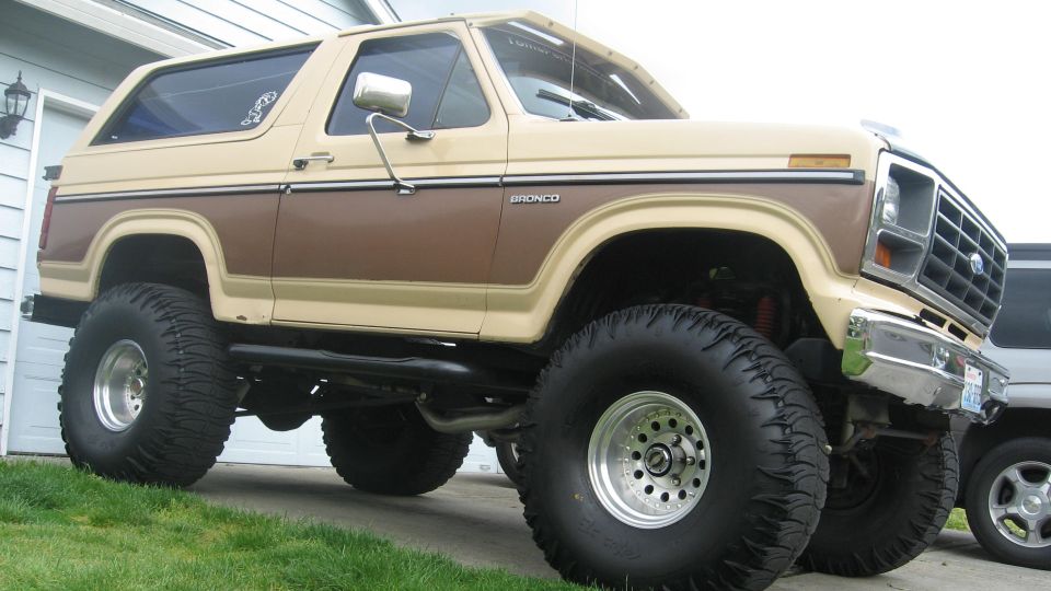 1985 Ford Bronco “Thumper”