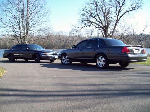 2004 Ford Crown Victoria photo