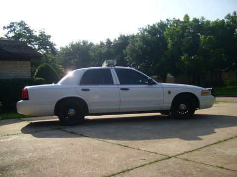 2003 Ford Crown Victoria photo