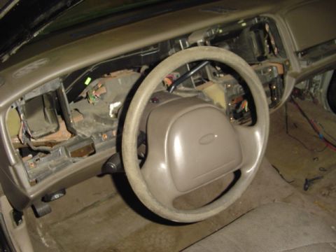 2000 Ford Crown Victoria photo