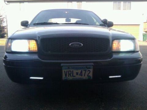 2003 Ford Crown Victoria photo