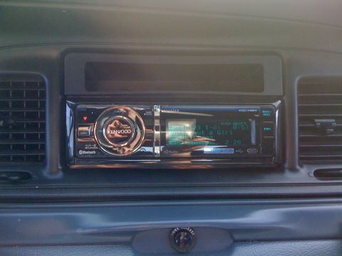 2000 Ford Crown Victoria photo