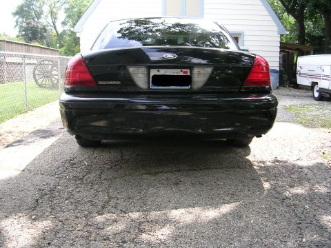 2004 Ford Crown Victoria photo