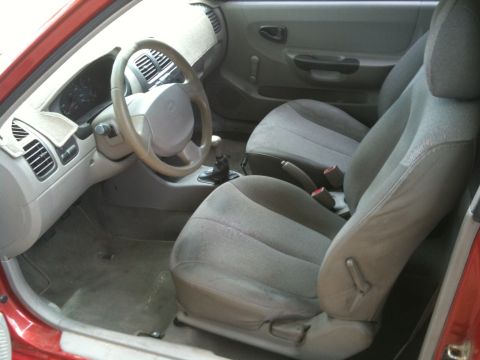 2000 Hyundai Accent photo