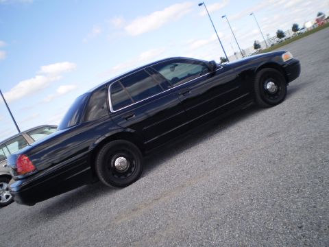 2003 Ford Crown Victoria photo