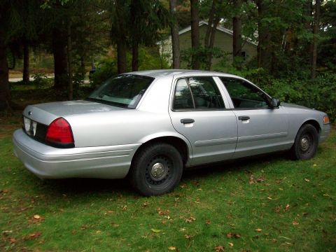 2002 Ford Crown Victoria photo