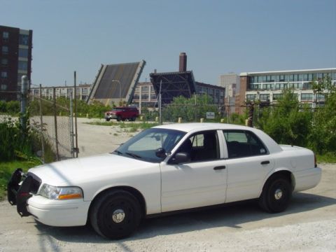 2003 Ford Crown Victoria photo