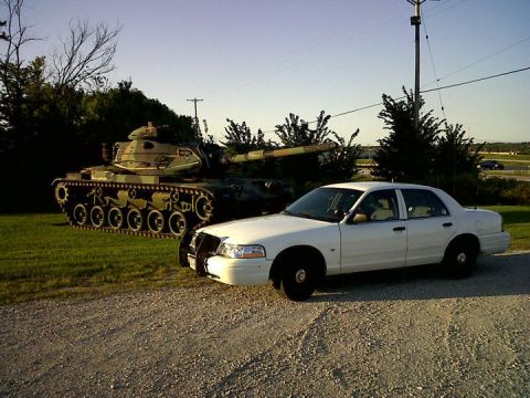 2003 Ford Crown Victoria photo