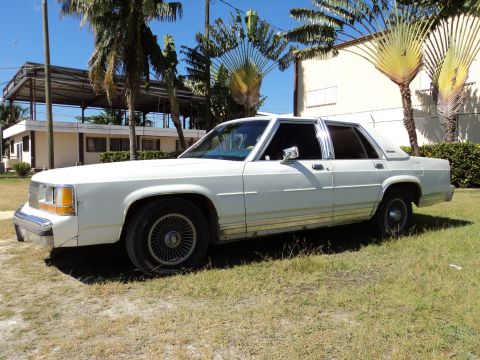 1989 Ford LTD Crown Victoria