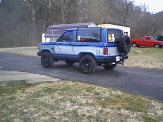 1985 Ford Bronco II “lil pepe”