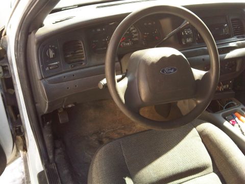 2003 Ford Crown Victoria photo