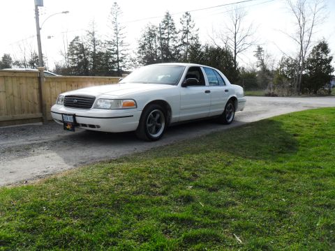 1999 Ford Crown Victoria photo