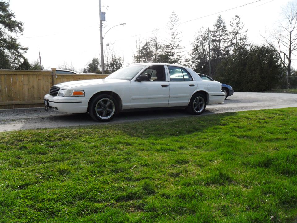 1999 Ford Crown Victoria “white lightening”
